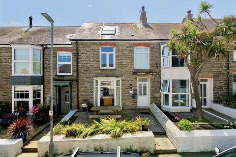 4 bed property, in Belmont Place, £525,000
