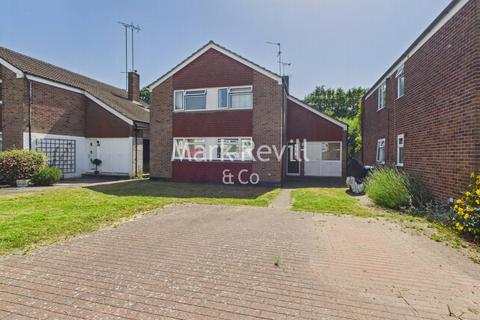 2 bed property, in Pelham Road, £300,000