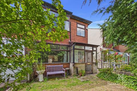 3 bed property, in Chorley Road, £170,000