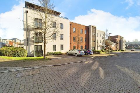 2 bed property, in Sinclair Drive, £180,000