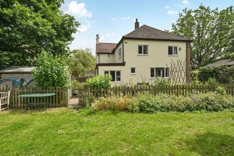 5 bed property, in Parkgate Road, £795,000