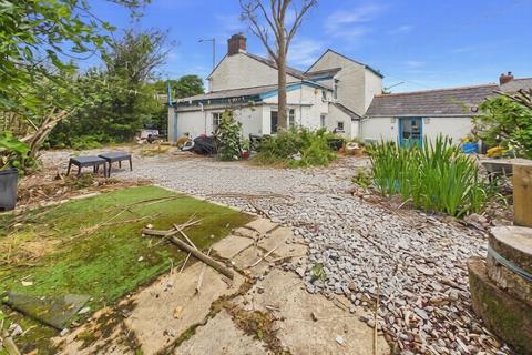 5 bed property, in Lanner Moor, £350,000