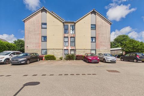 2 bed property, in Flat 33, £65,000