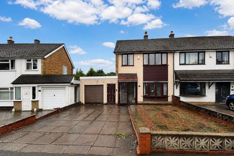 3 bed property, in Simmonds Road, £210,000