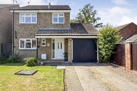 3 bed property, in Tall Trees Close, £430,000