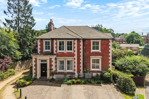 6 bed property, in Rose Hill, £1,200,000