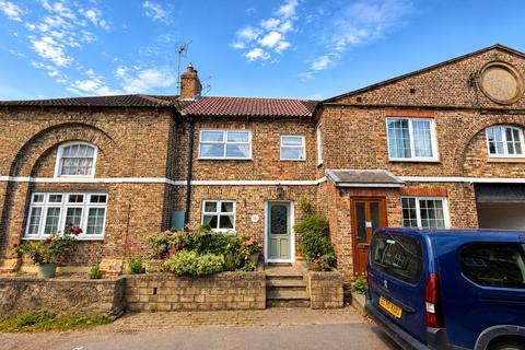 2 bed property, in Thornton Le Street, £315,000