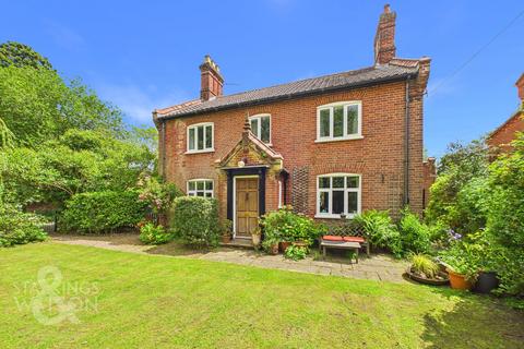 4 bed property, in School Lane, £575,000