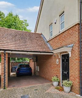 3 bed property, in Tudor Court, £299,950