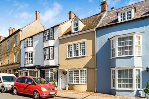 3 bed property, in Market Place, £750,000