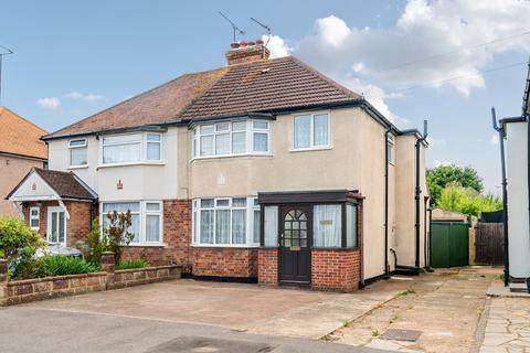 3 bed property, in Lindsay Road, £495,000