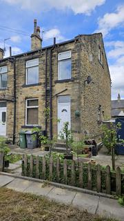 2 bed property, in Wood Nook Terrace, £160,000