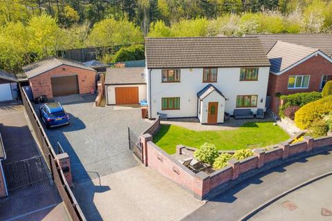 4 bed property, in The Paddocks, £625,000