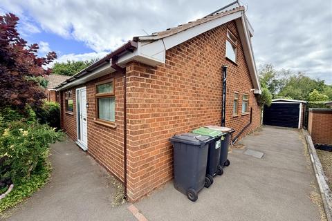 4 bed property, in Hickman Road, £300,000