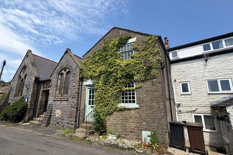 2 bed property, in Sparrow Pit, £150,000