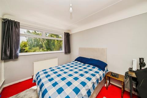 3 bed property, in Girtrell Road, £240,000