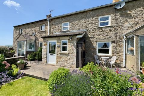 1 bed property, in Pear Tree Cottage, £300,000