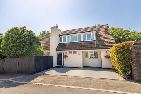 3 bed property, in Aldbourne Road, £700,000