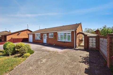 3 bed property, in Orchard Road South, £425,000