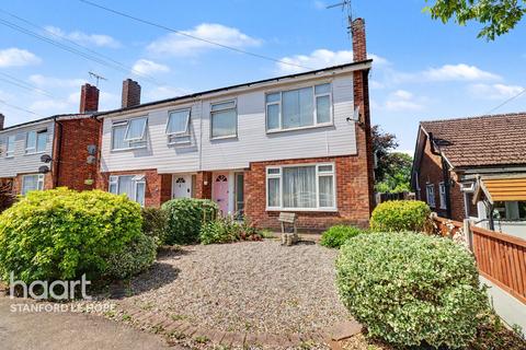 2 bed property, in Victoria Road, £260,000