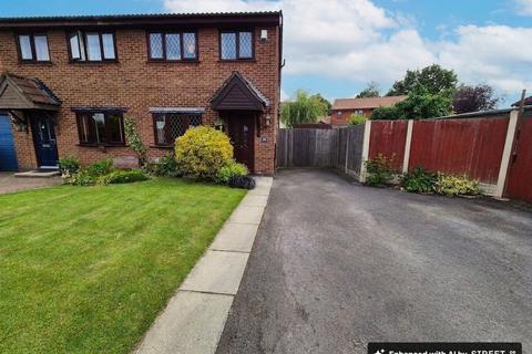 3 bed property, in Deborah Avenue, £200,000