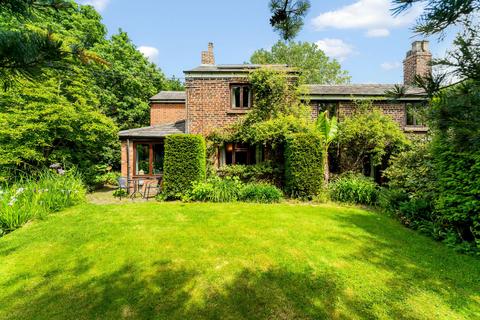 5 bed property, in Old Cherry Lane, £850,000