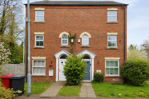 4 bed property, in Parsons Road, £560,000