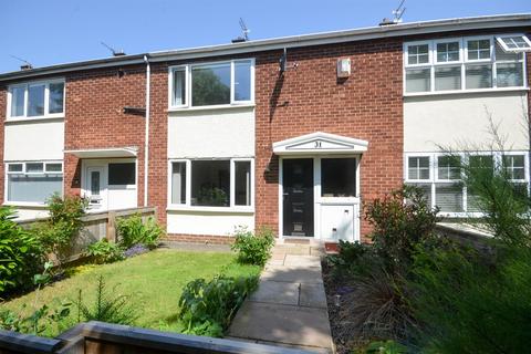 2 bed property, in Simpson Close, £90,000