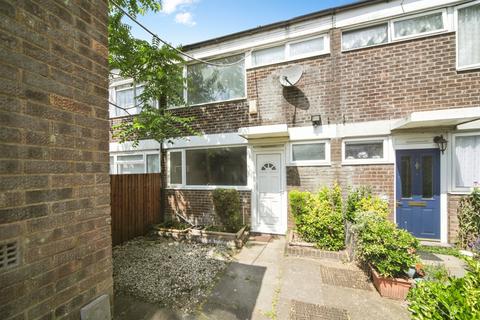 3 bed property, in Winchester Way, £170,000