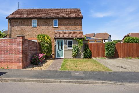 1 bed property, in Swallowfields, £220,000