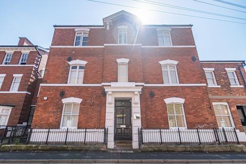 1 bed property, in New Lane, £120,000