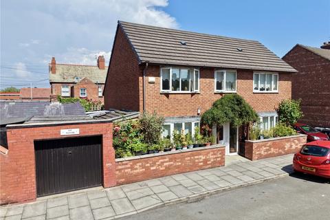 2 bed property, in Newton Road, £400,000