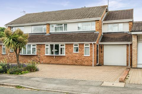 4 bed property, in Charwood Road, £575,000