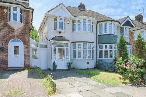3 bed property, in Padstow Road, £300,000