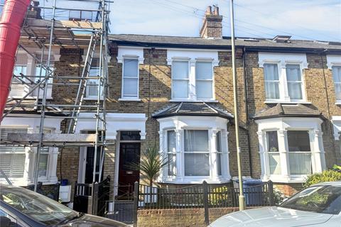 3 bed property, in The Drive, £765,000