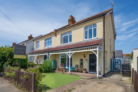 3 bed property, in Salisbury Road, £410,000