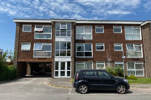 2 bed property, in Winton Road, £170,000