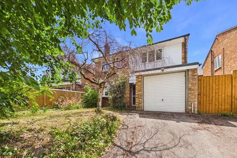 4 bed property, in The Avenue, £530,000