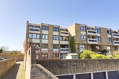 1 bed property, in 72 Neville Court, £5,000
