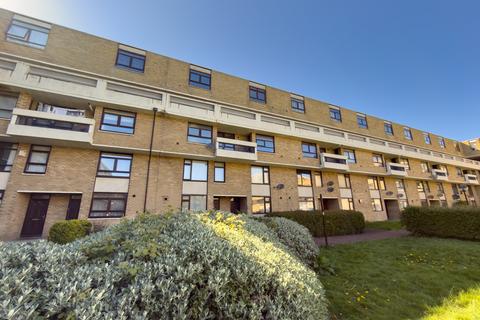 2 bed property, in 114 Collingwood Court, £5,000