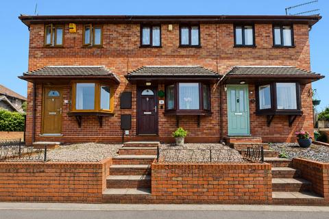 2 bed property, in Ronkswood Hill, £210,000