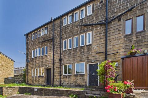 1 bed property, in Foster Lane, £190,000