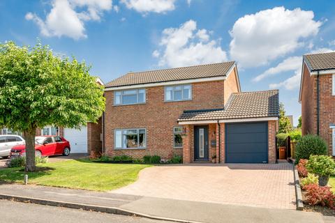 4 bed property, in Shelley Avenue, £400,000