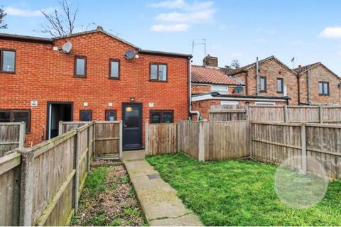 2 bed property, in No Upward Chain - Main Road, £105,000
