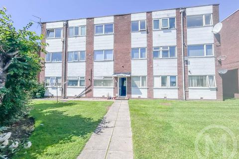 2 bed property, in Newquay Court, £79,950