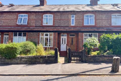 2 bed property, in Hawthorn Road, £490,000