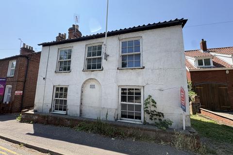 5 bed property, in The Cabinet, £220,000