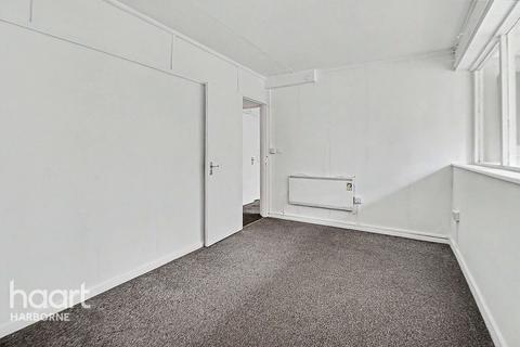 3 bed property, in Vincent Drive, £110,000