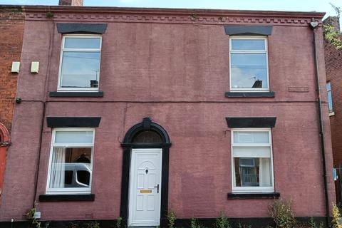 2 bed property, in Hanson Street, £150,000
