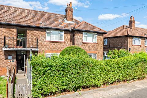3 bed property, in West Sheen Vale, £525,000